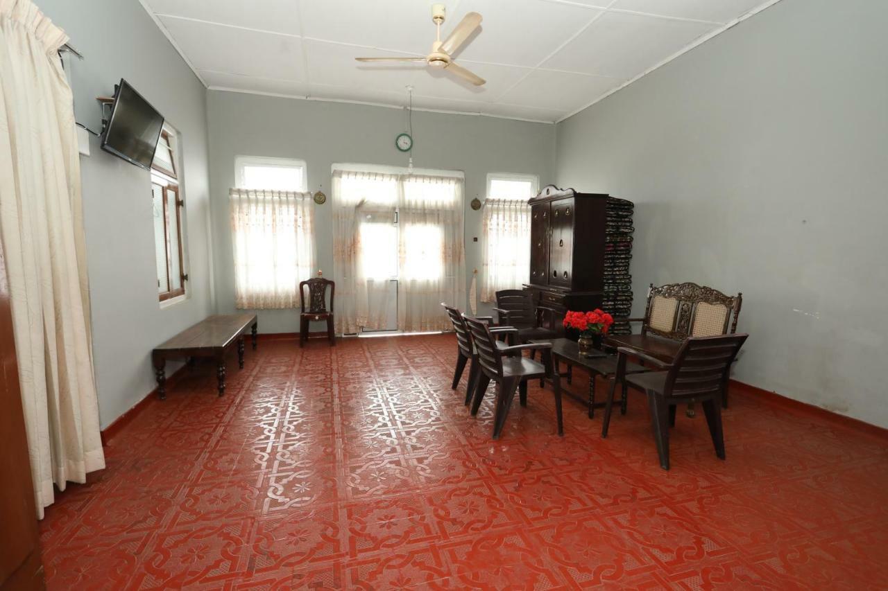 Jaffna Premier Inn Экстерьер фото